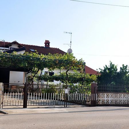 Franko Apartmani Zambratija  Exteriör bild