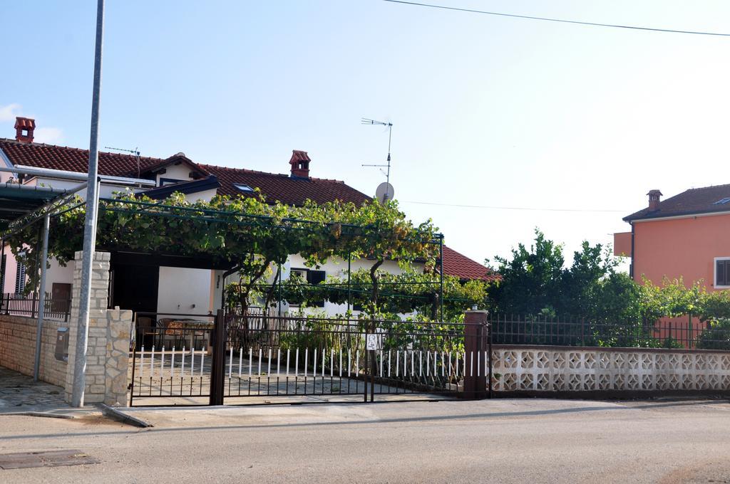 Franko Apartmani Zambratija  Exteriör bild