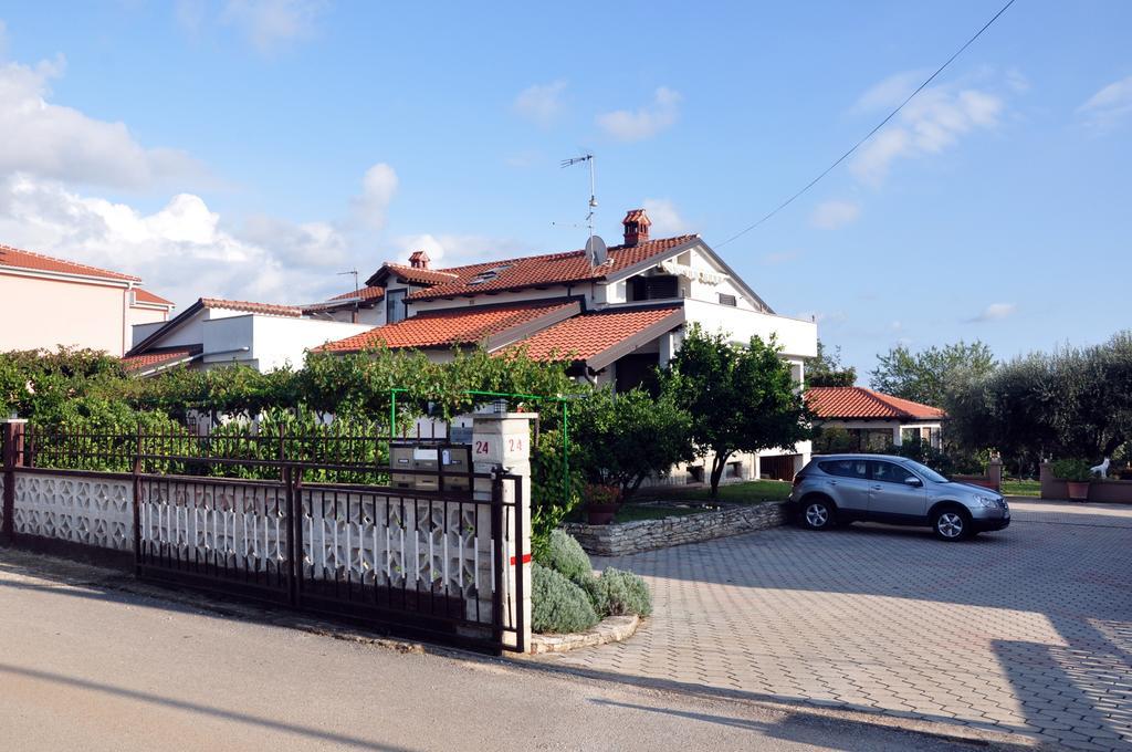 Franko Apartmani Zambratija  Exteriör bild