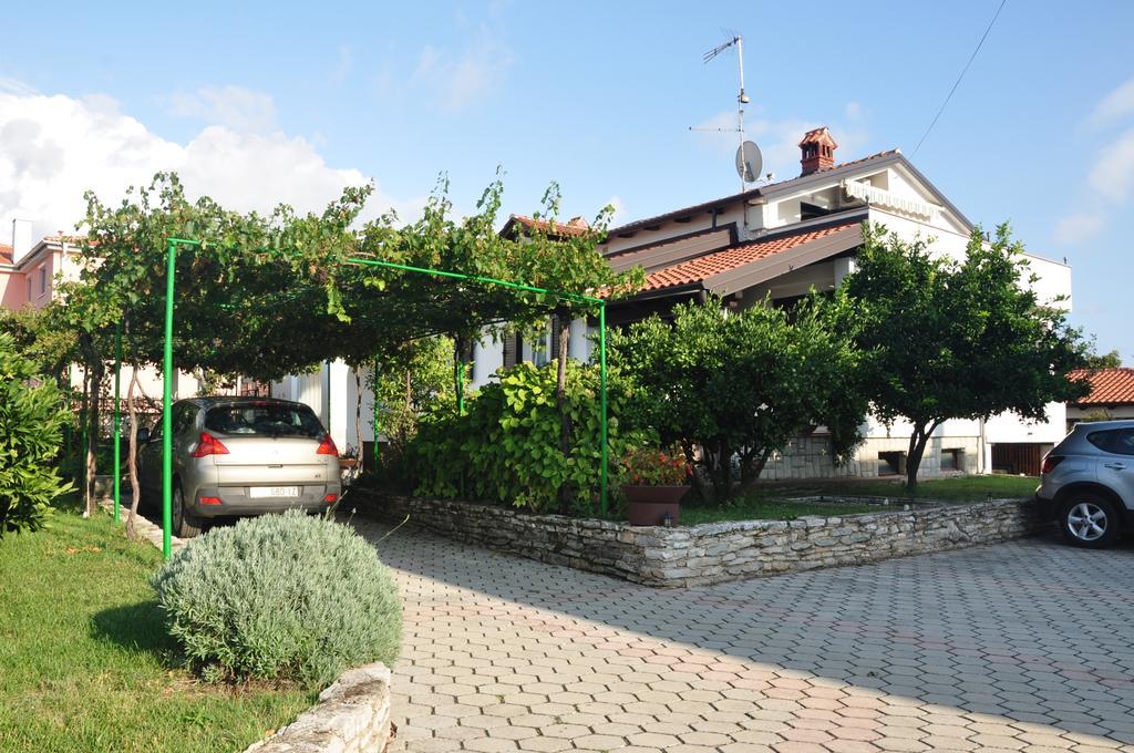 Franko Apartmani Zambratija  Exteriör bild