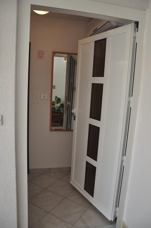 Franko Apartmani Zambratija  Exteriör bild