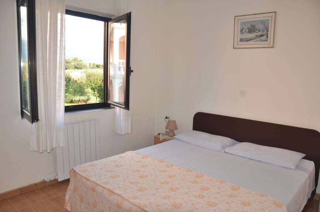 Franko Apartmani Zambratija  Exteriör bild